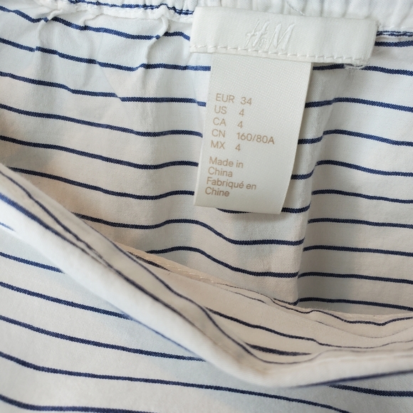 H&M Pinstriped Balloon Sleeve off the Shoulder Top in White/Blue - Picture 6 of 7
